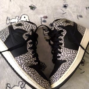 Air Jordan hightops Sz.6 men's or 8 in women